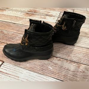 Excellent condition Steve Madden duck boots